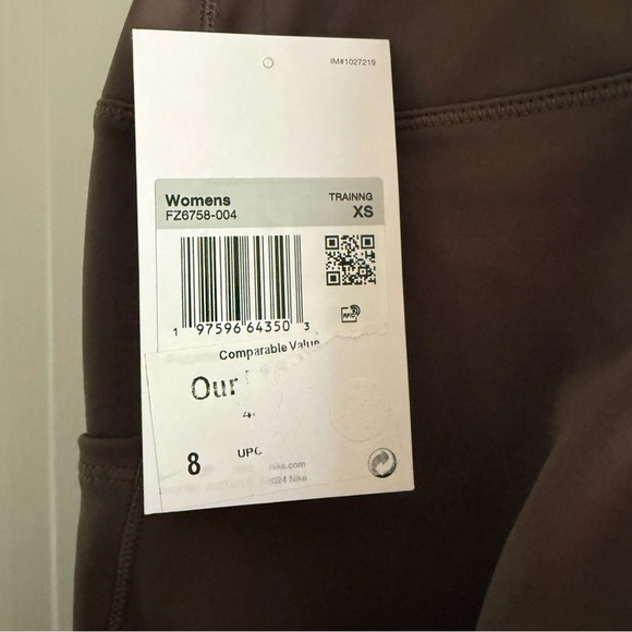 Nike Women's One High-Waisted 8" Biker Shorts With Pockets NWT - Picture 4 of 5